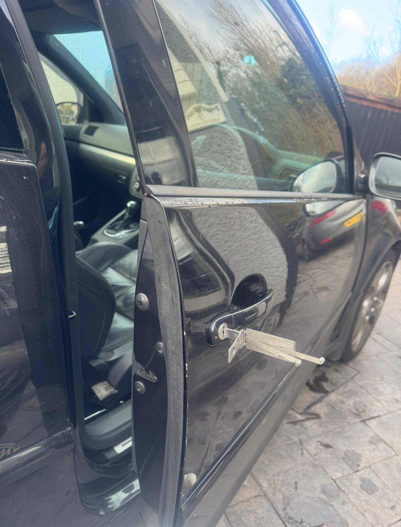 Auto Lock Picking